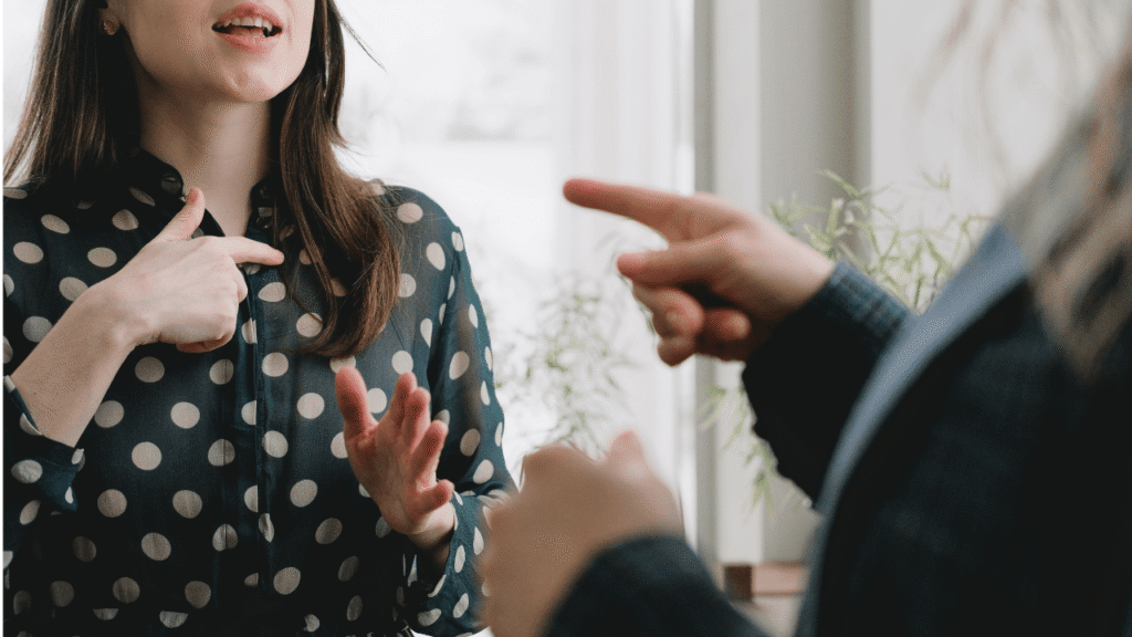 Arbeidsconflict en het ontstaan ruzie op de werkvloe